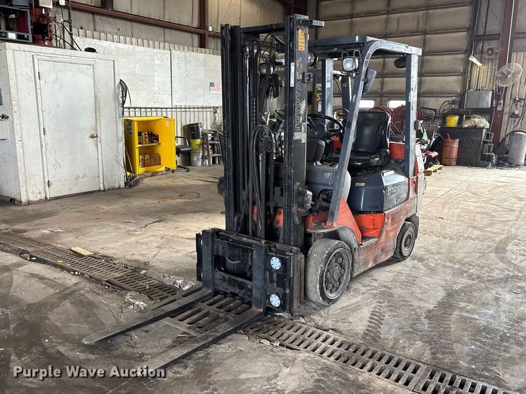 Toyota 7FGCU25 forklift - FB5643