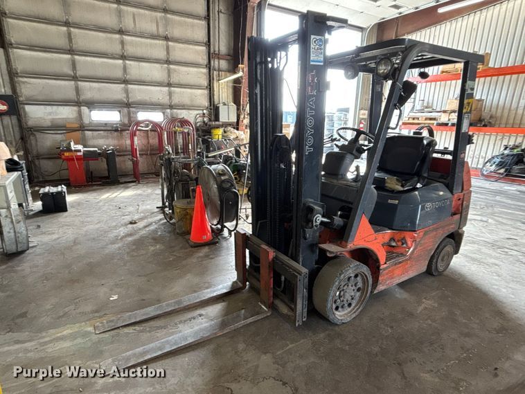 Toyota 7FGCU25 forklift - FB5647