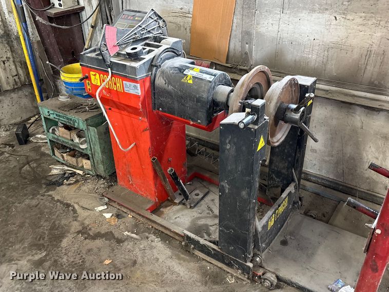 Corchi ET66M wheel balancer - FB5656