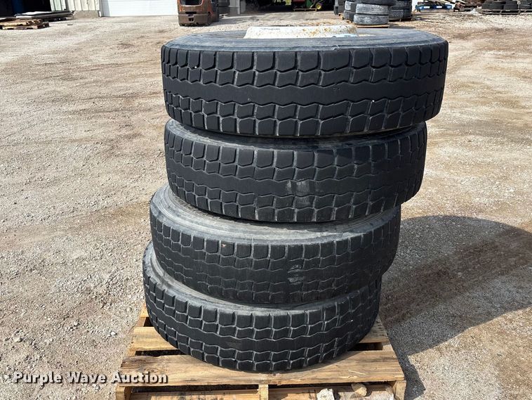 (4) Bridgestone V-Steel R18 295/75R22.5 tires and wheels - FB5661