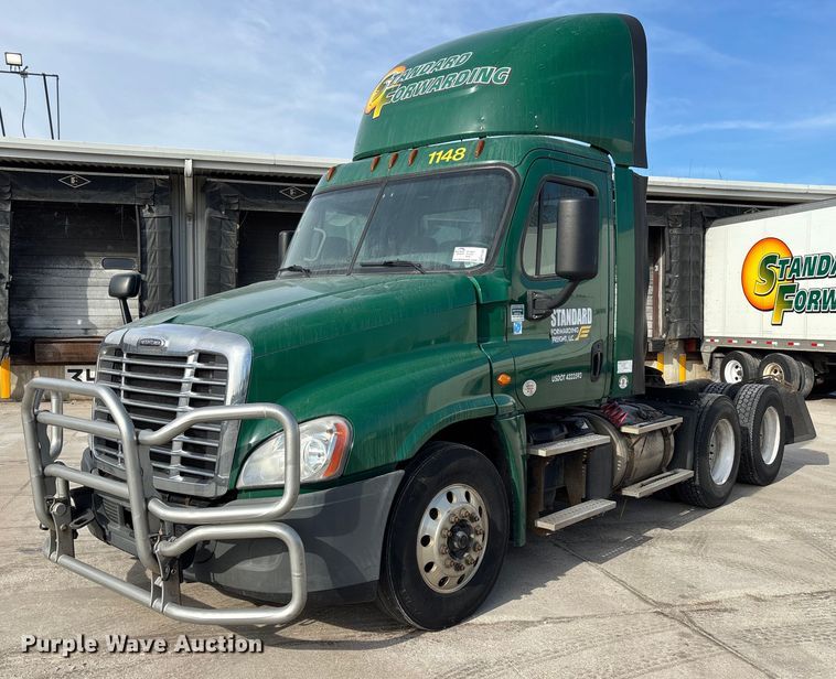 2017 Freightliner Cascadia 125 semi truck - FG1005