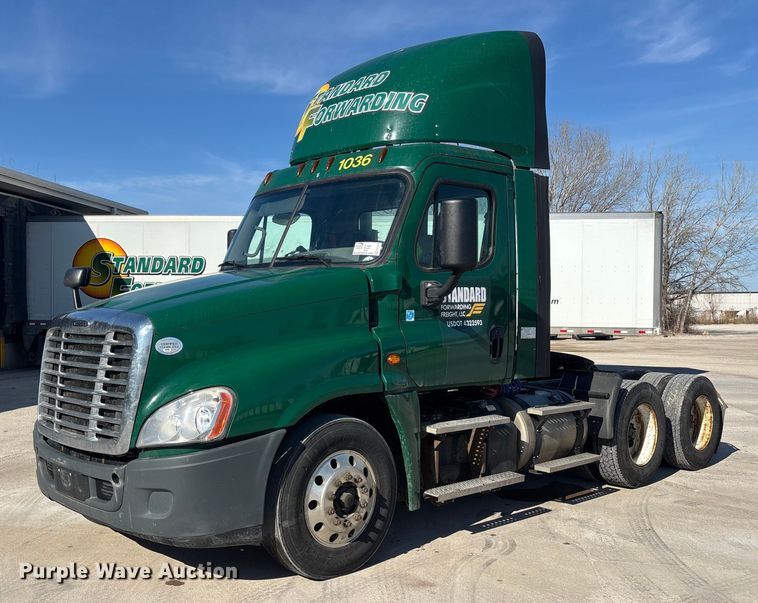 2017 Freightliner Cascadia 125 semi truck - FG1016