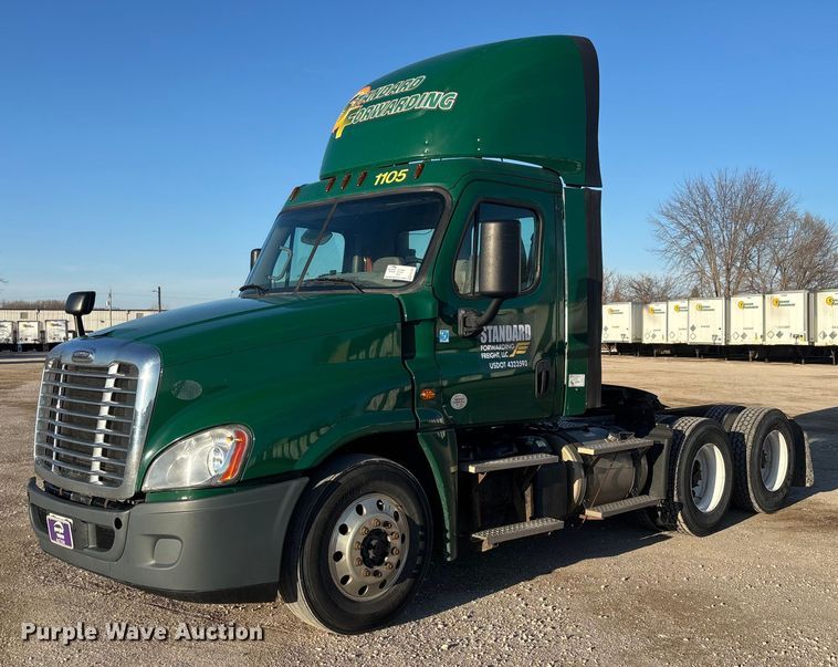 2017 Freightliner Cascadia 125 semi truck - FG1024