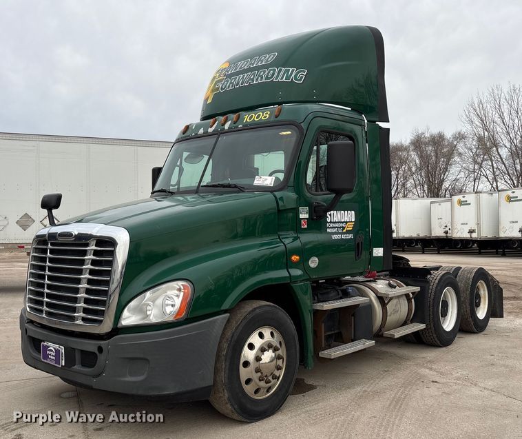 2017 Freightliner Cascadia 125 semi truck - FG1031