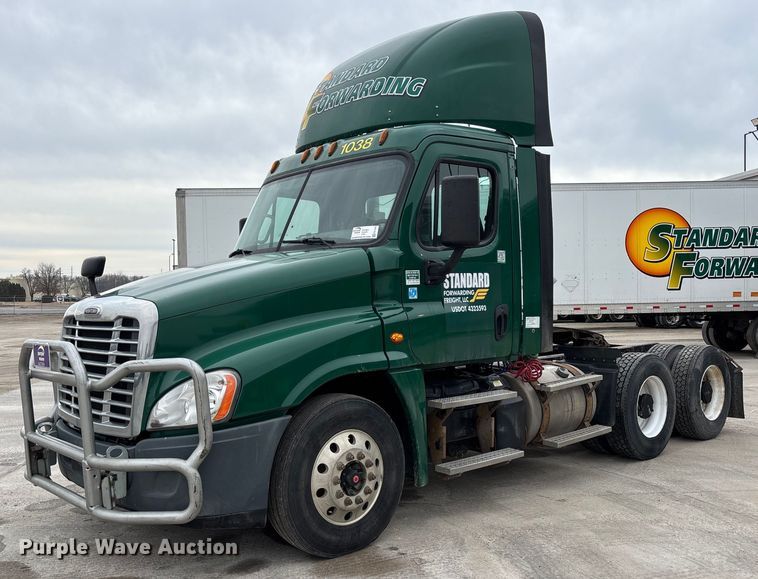 2017 Freightliner Cascadia 125 semi truck - FG1040