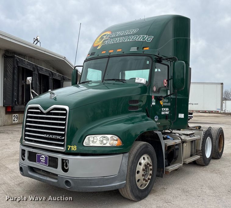 2016 Mack CXU613 semi truck - FG1049