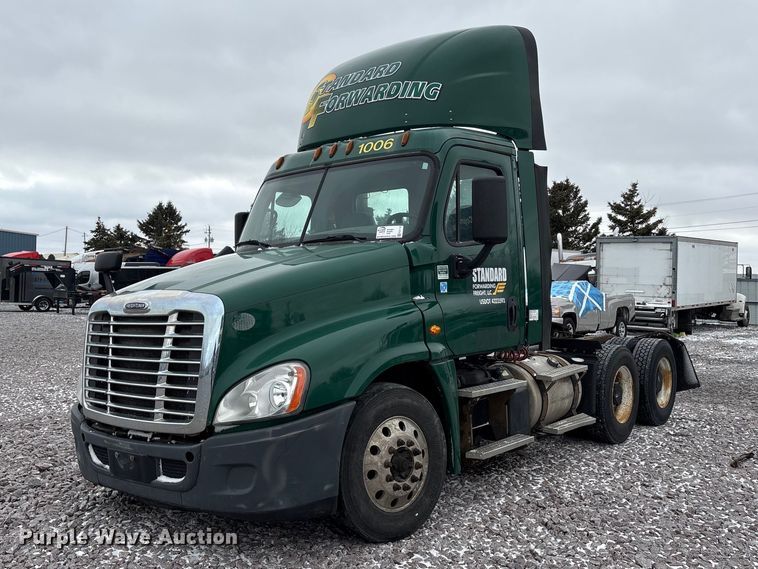 2017 Freightliner Cascadia 125 semi truck - FG1114