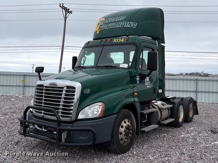 2017 Freightliner Cascadia 125 semi truck - FG1117