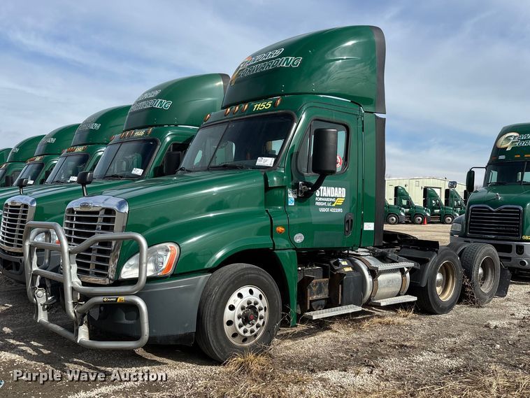 2017 Freightliner Cascadia 125 semi truck - FG1118