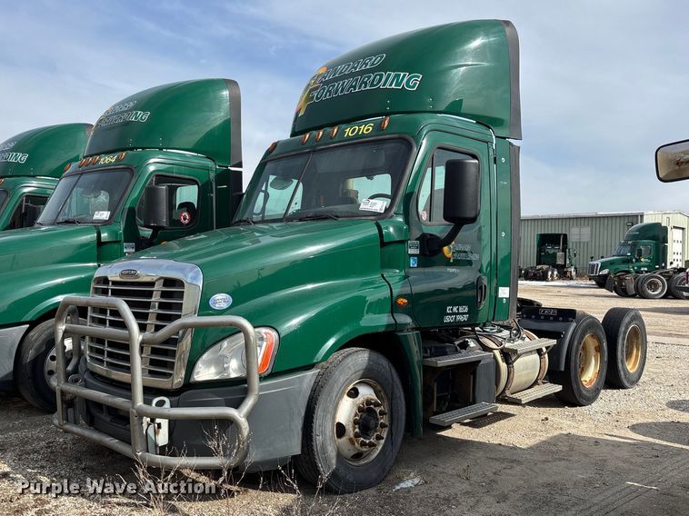 2017 Freightliner Cascadia 125 semi truck - FG1119