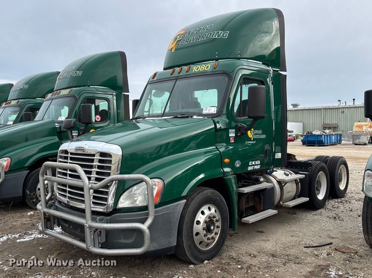 2017 Freightliner Cascadia 125 semi truck - FG1124