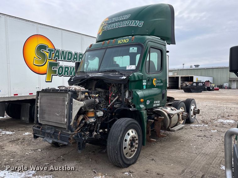 2017 Freightliner Cascadia 125 semi truck - FG1127