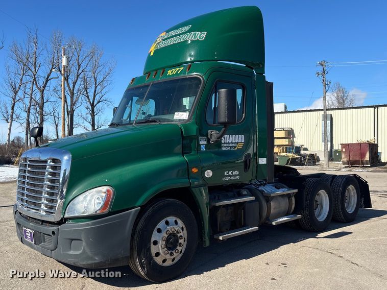 2017 Freightliner Cascadia 125 semi truck - FG1133