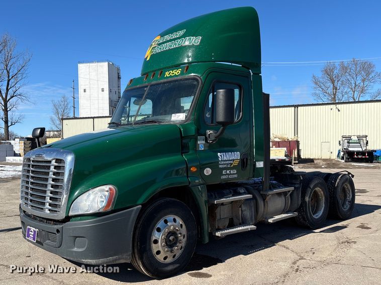 2017 Freightliner Cascadia 125 semi truck - FG1134