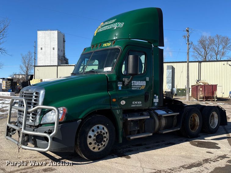 2017 Freightliner Cascadia 125 semi truck - FG1138