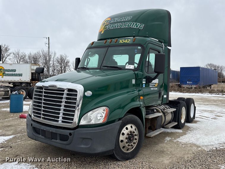2017 Freightliner Cascadia 125 semi truck - FG1147