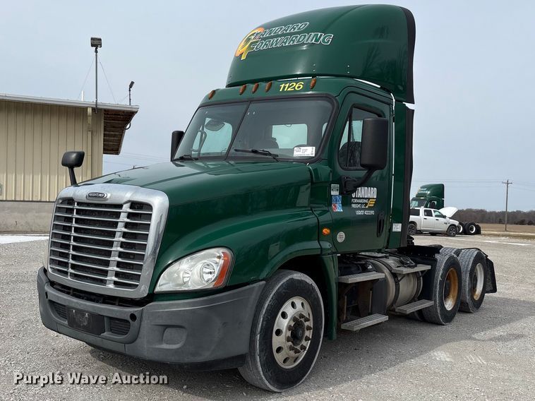 2017 Freightliner Cascadia 125 semi truck - FK1208