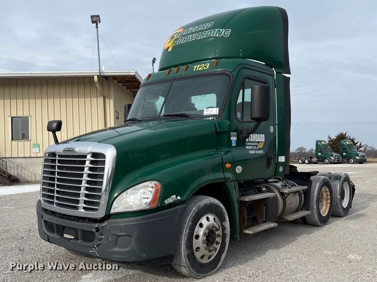 2017 Freightliner Cascadia 125 semi truck - FK1209