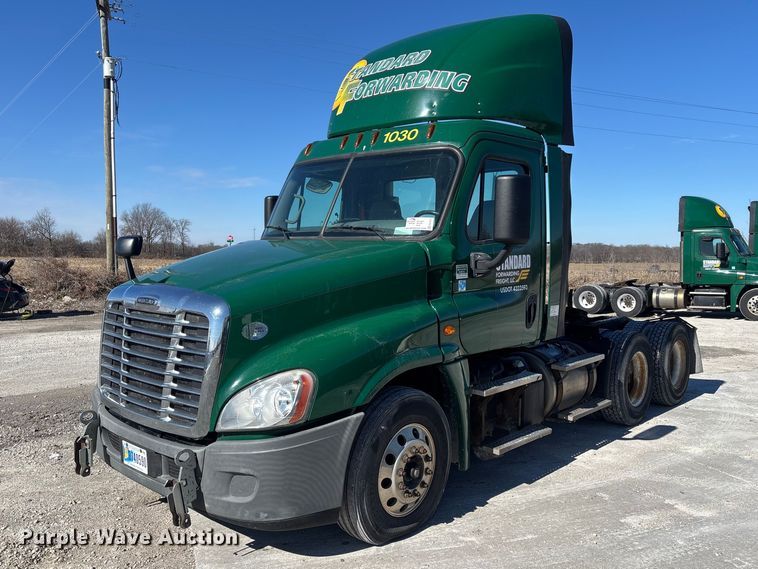 2017 Freightliner Cascadia 125 semi truck - FK1214