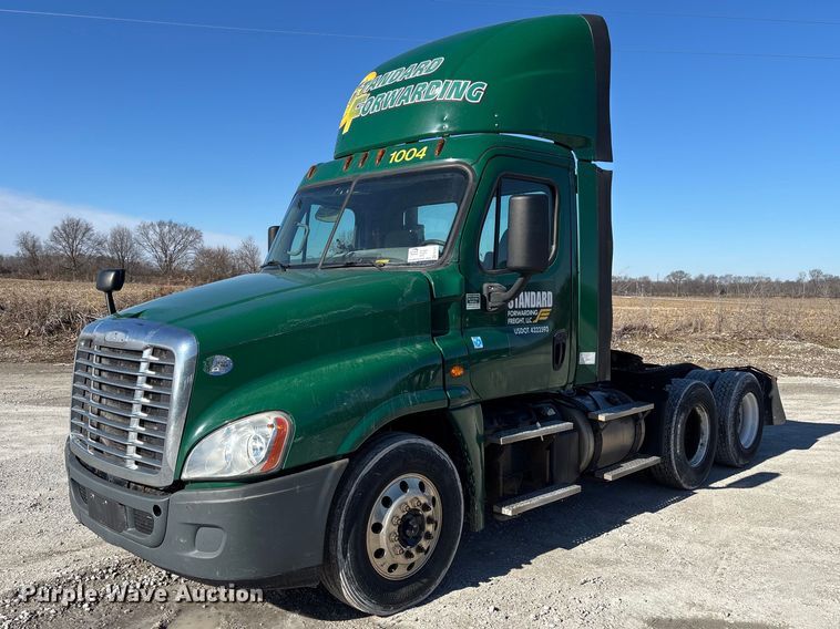 2017 Freightliner Cascadia 125 semi truck - FK1217