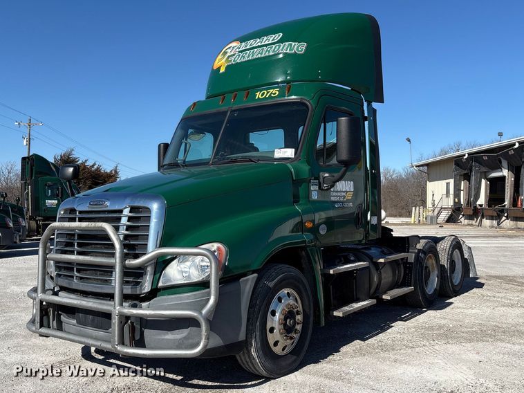 2017 Freightliner Cascadia 125 semi truck - FK1222