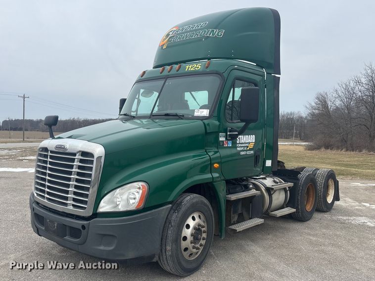 2017 Freightliner Cascadia 125 semi truck - FK1224