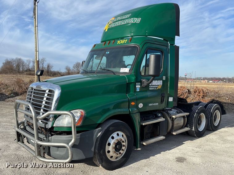 2017 Freightliner Cascadia 125 semi truck - FK1225