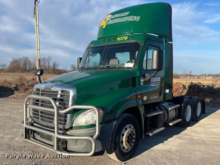 2017 Freightliner Cascadia 125 semi truck - FK1226