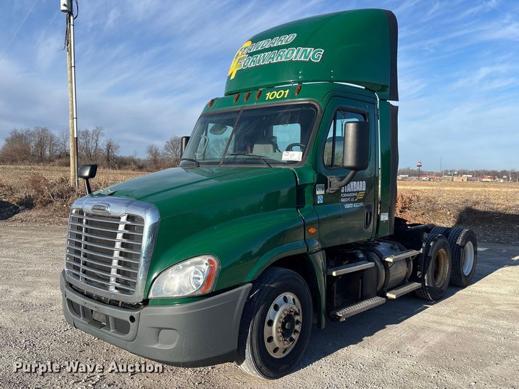 2017 Freightliner Cascadia 125 semi truck - FK1227