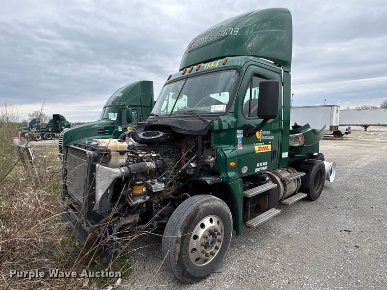 2017 Freightliner Cascadia 125 semi truck - FK1393
