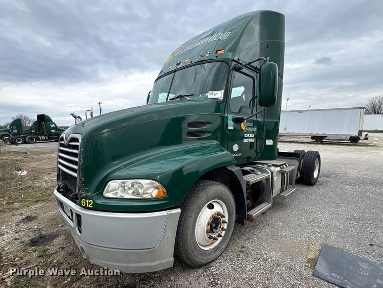 2013 Mack CXU613 semi truck - FK1394
