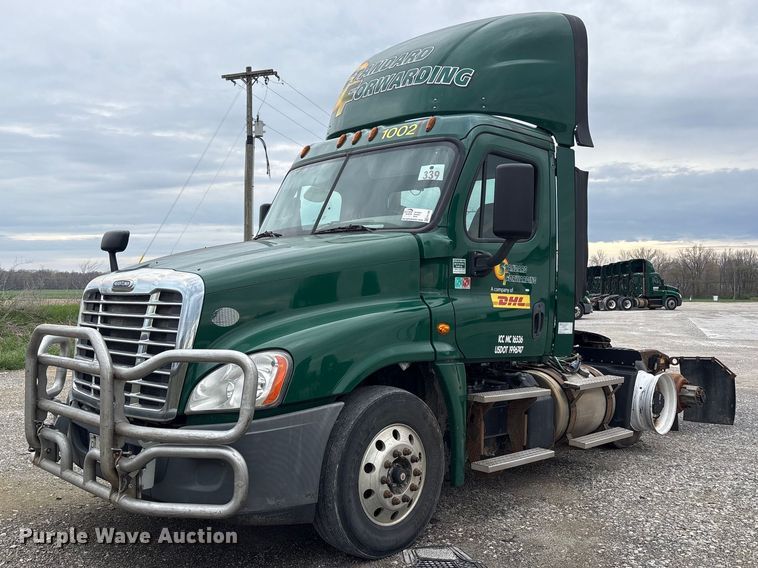 2017 Freightliner Cascadia 125 semi truck - FK1395