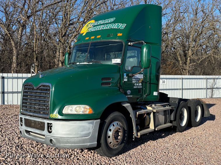 2016 Mack CXU613 semi truck - YA2284