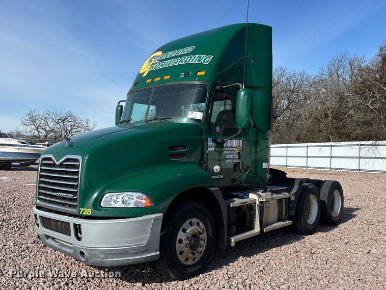 2016 Mack CXU613 semi truck - YA2288