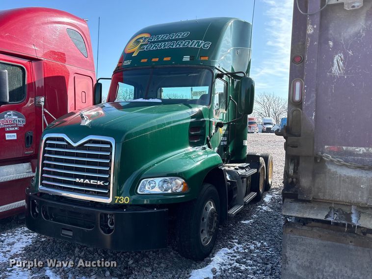 2016 Mack CXU613 semi truck - YA2289