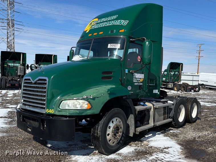 2016 Mack CXU613 semi truck - YA2310