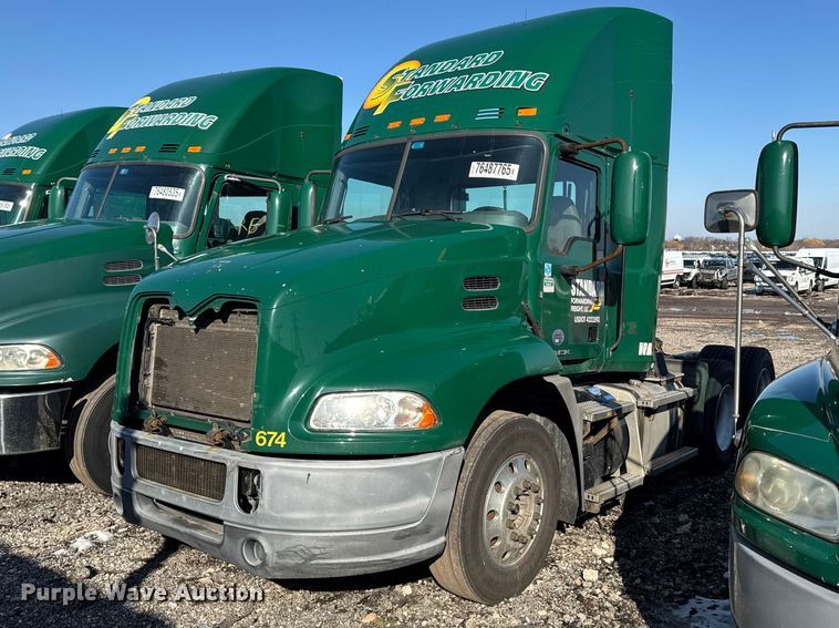 2016 Mack CXU613 semi truck - YA2316