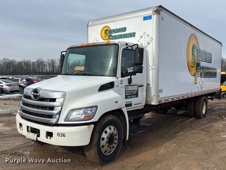 2013 Hino 338 box truck - YA2356