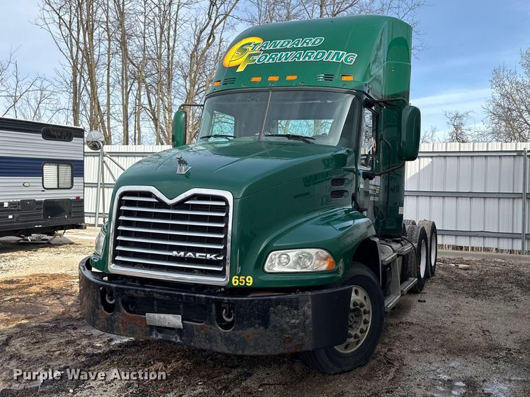2016 Mack CXU613 semi truck - YA2357