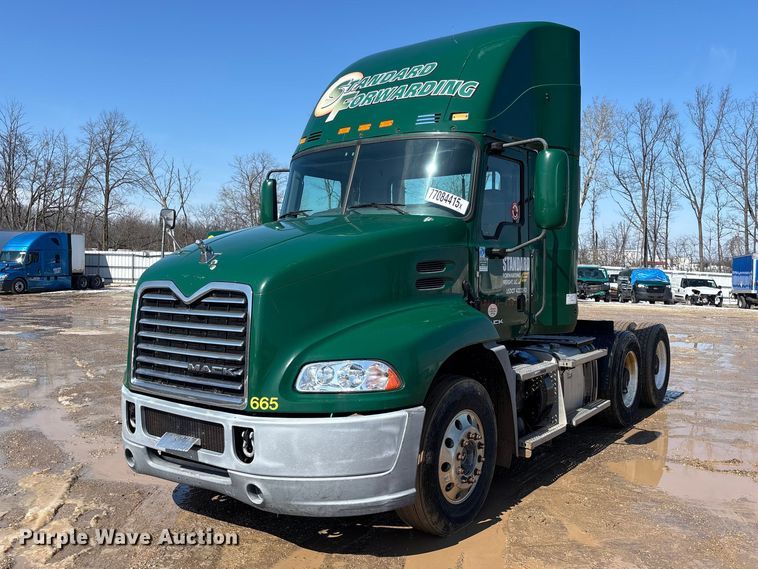 2016 Mack CXU613 semi truck - YA2358