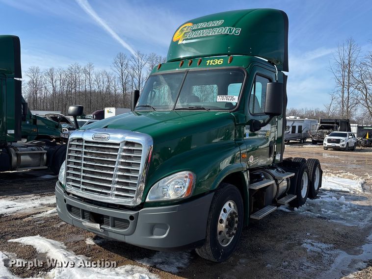 2017 Freightliner Cascadia 125 semi truck - YA2363