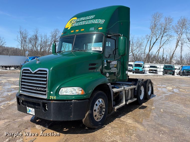 2016 Mack CXU613 semi truck - YA2365