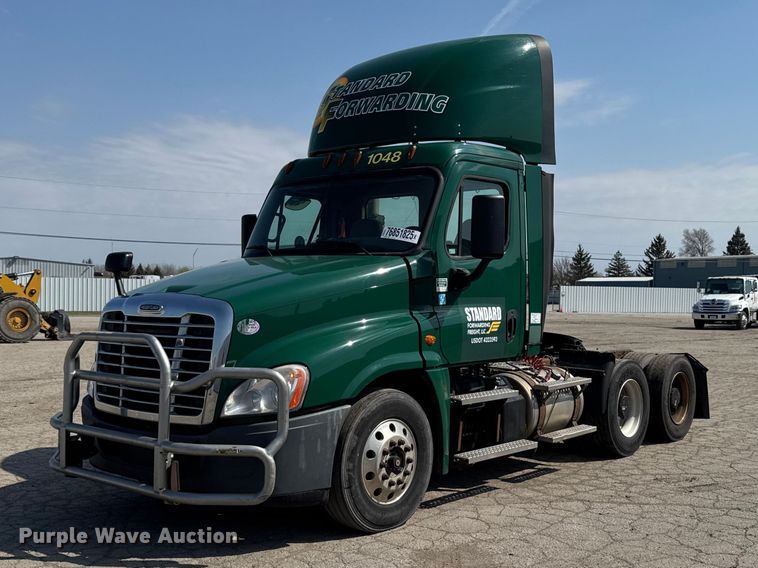 2017 Freightliner Cascadia 125 semi truck - YA2386
