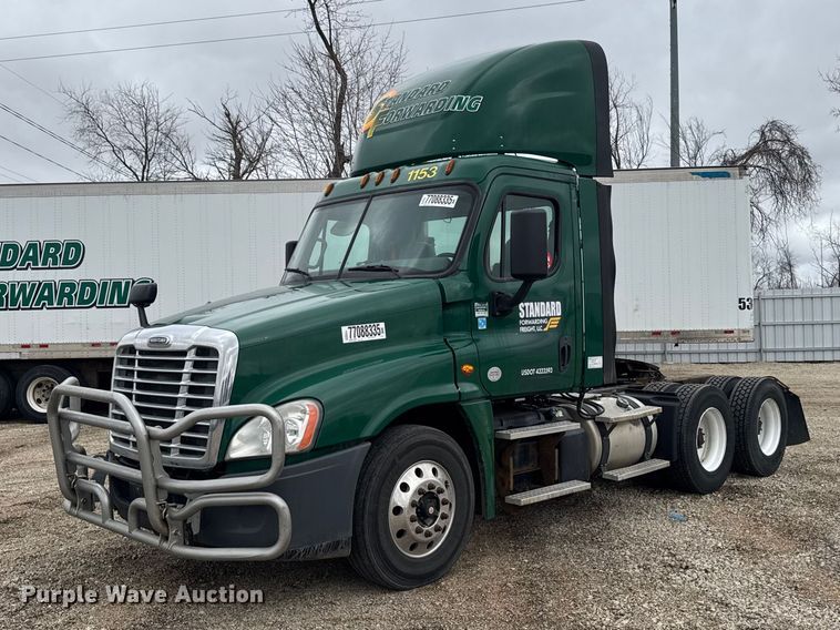 2017 Freightliner Cascadia 125 semi truck - YA2396