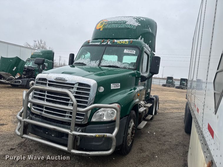 2017 Freightliner Cascadia 125 semi truck - YA2397