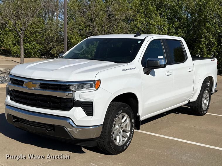 2023 Chevrolet Silverado 1500 Crew Cab pickup truck - DR1031