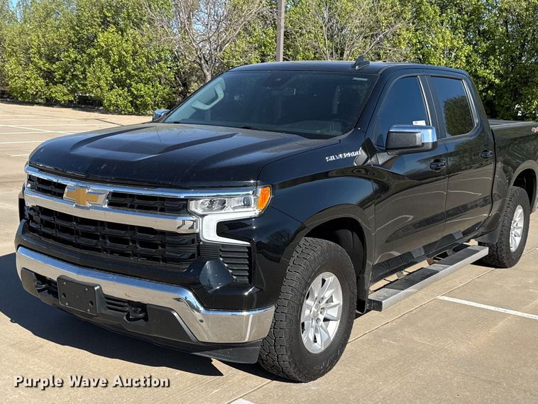 2023 Chevrolet Silverado 1500 Crew Cab pickup truck - DR1032
