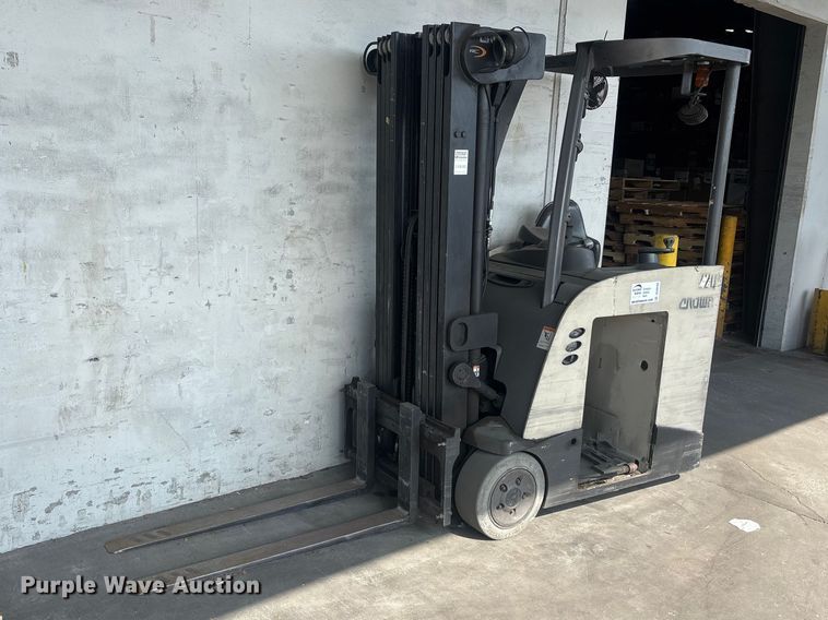 2017 Crown RC5545-40 forklift - DU0449