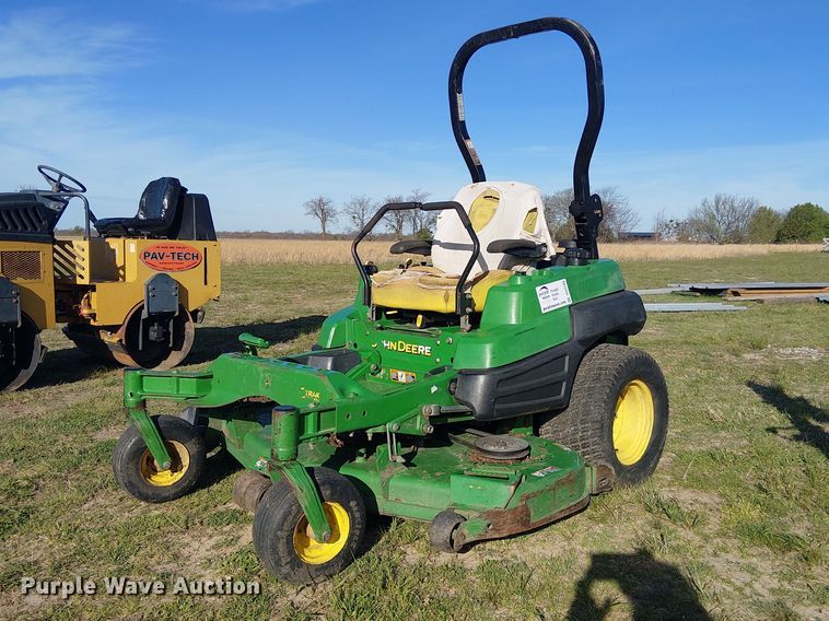2009 John Deere ZTrak ZTR lawn mower - DU3109