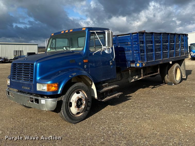 1996 International 4700 dump truck - DV0881